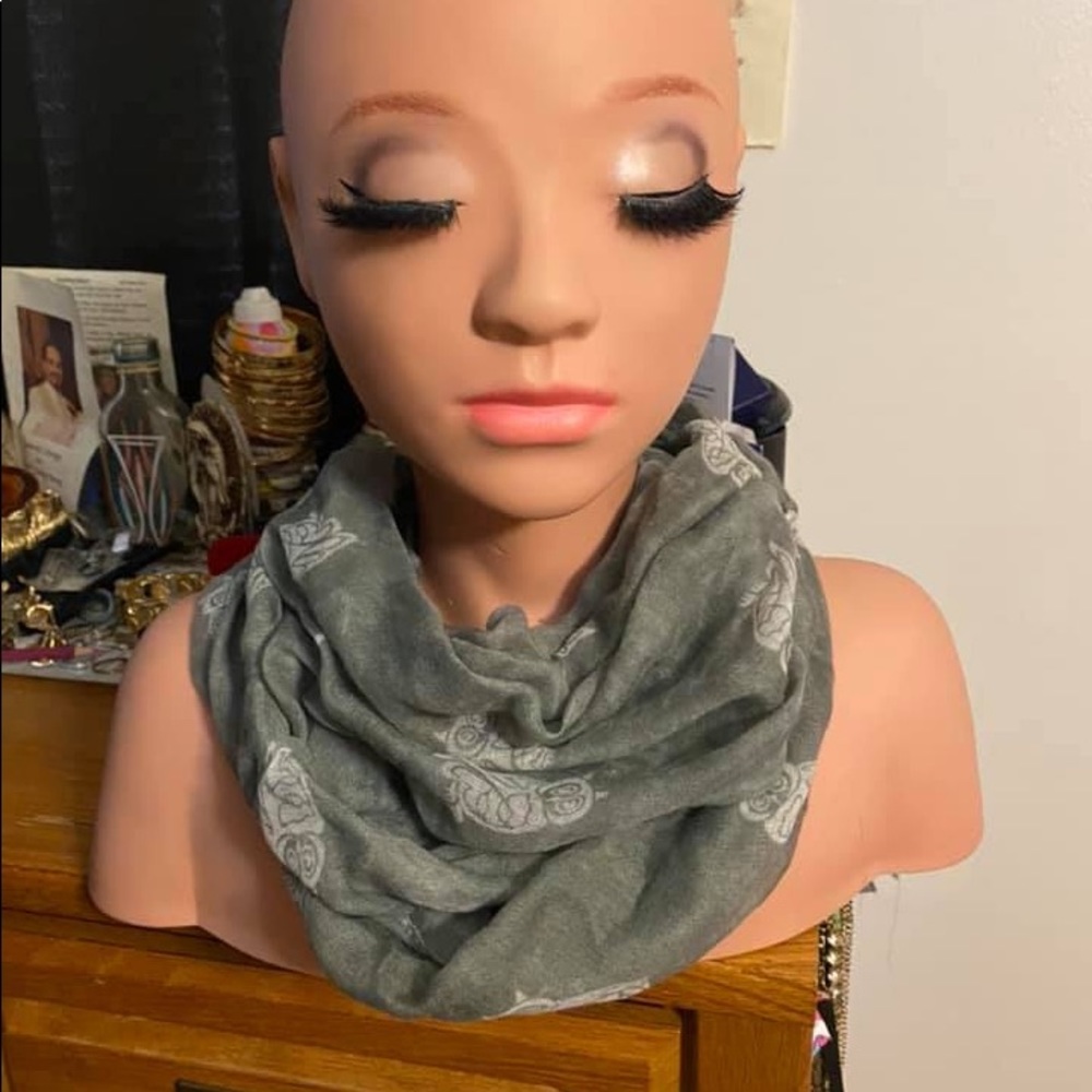 Infinity scarf